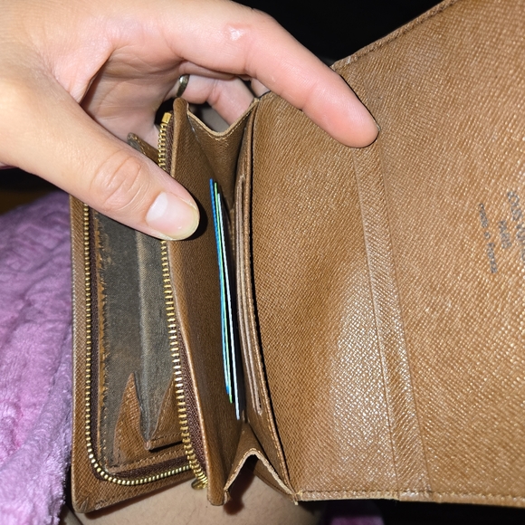 Wallet - Picture 9 of 11